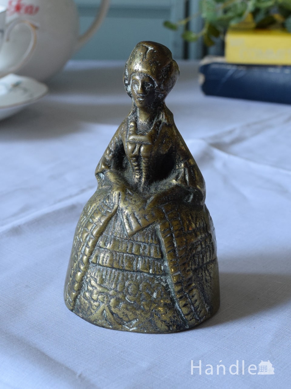 イギリスで見つけたアンティークのベル、真鍮で出来たおしゃれな卓上