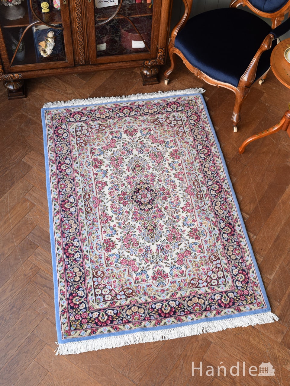 色使いがおしゃれなケルマンのペルシャ絨毯、細かく手結びされたお花