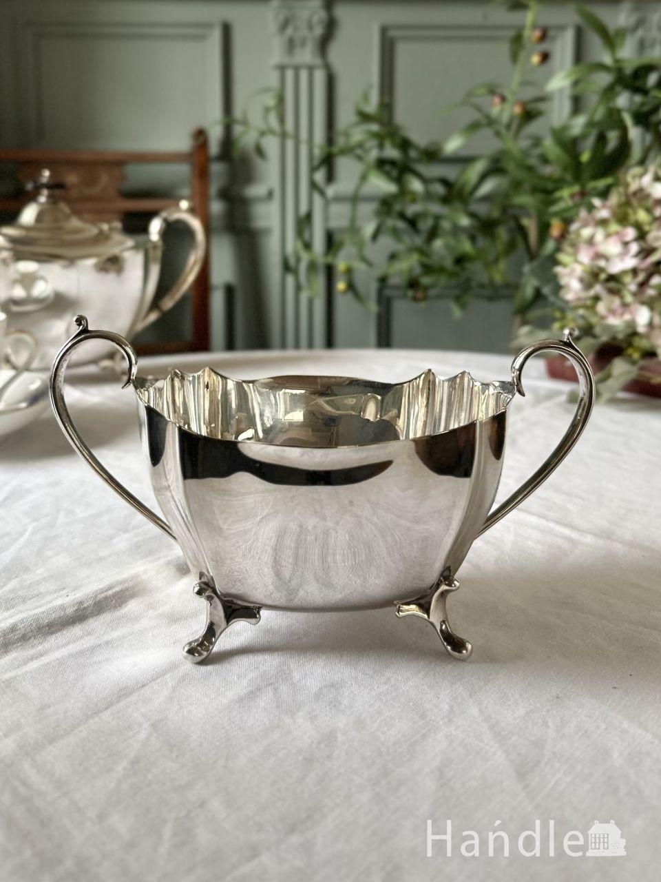 英国のアンティークのシルバー雑貨、お花模様が優雅なシュガー