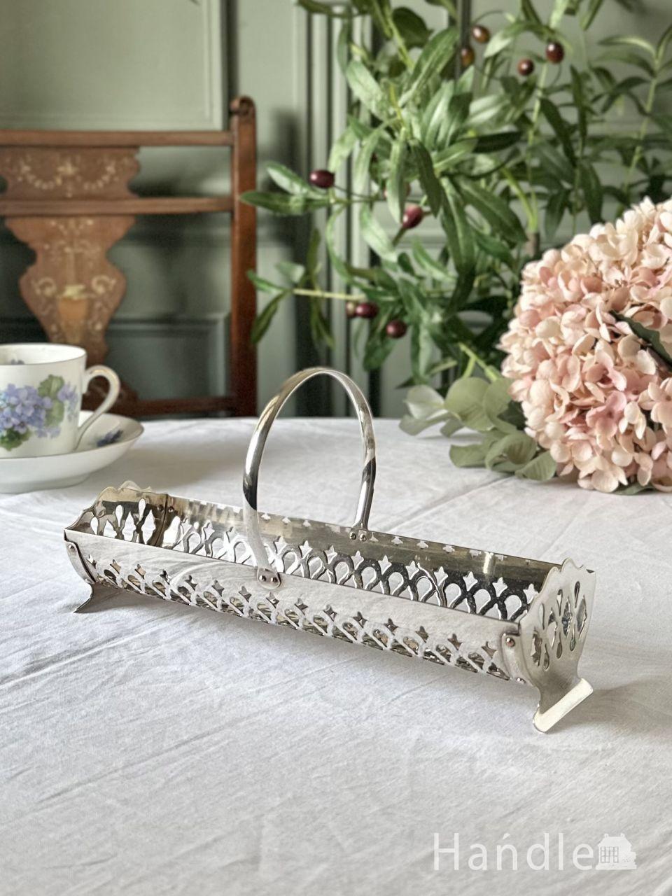 フランスから届いたオシャレなバスケット、透かし編みデザインが可愛い