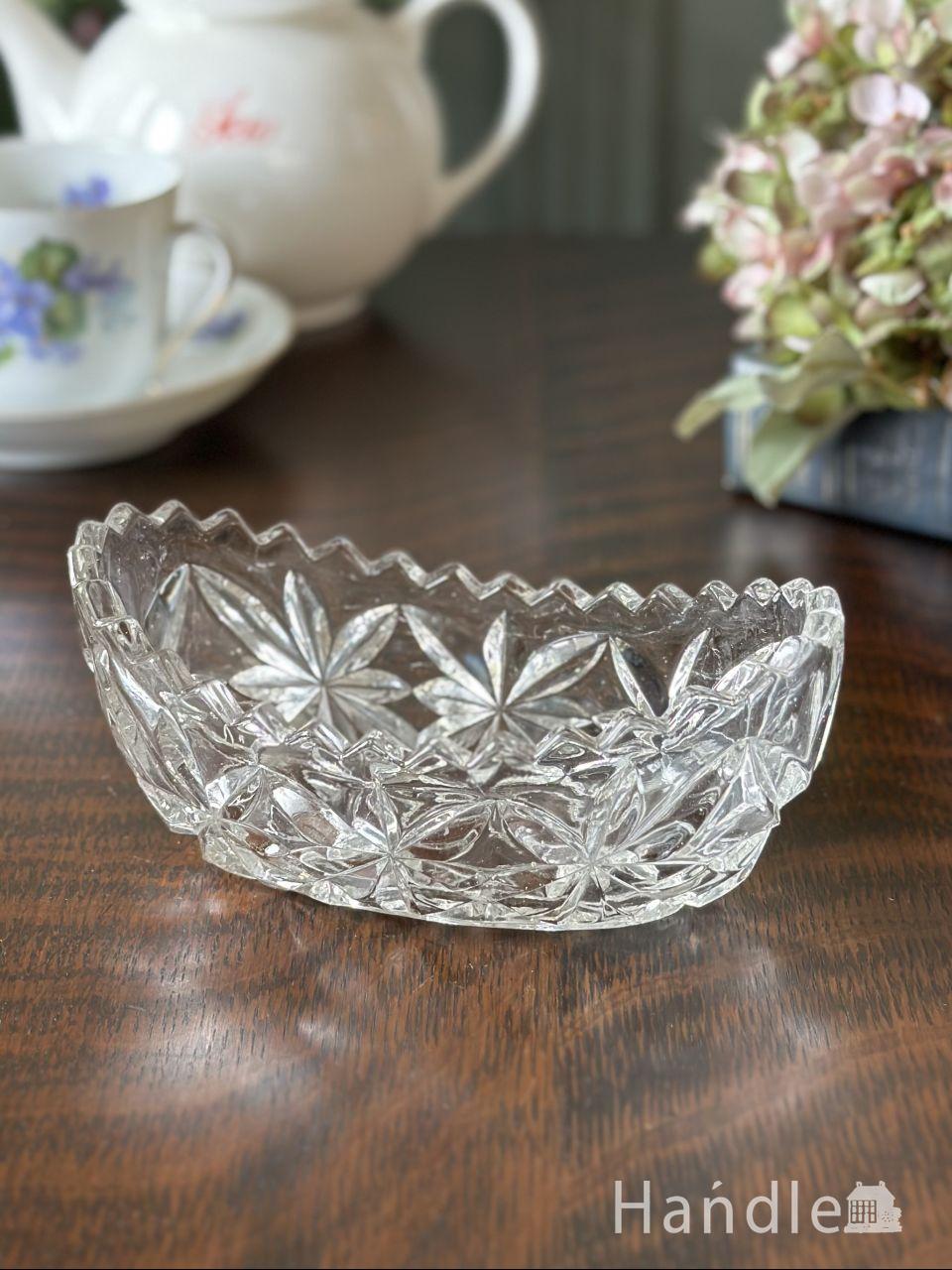 クリアガラスとミルクガラスが美しい、フェントン社のシルバークレスト