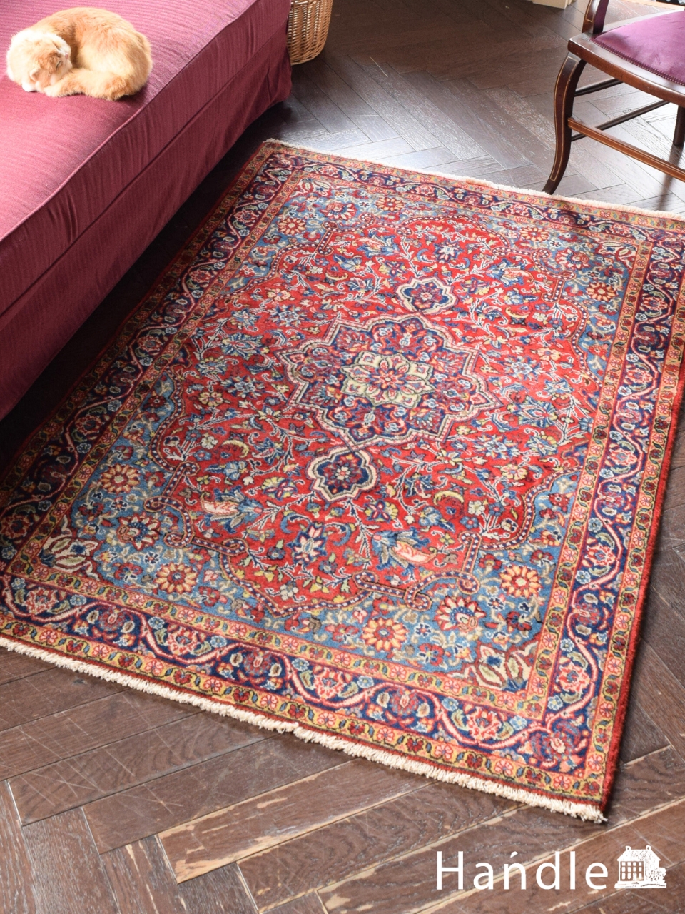 メダリオン模様が美しいビンテージのラグ、サルーク（Saroogh）の