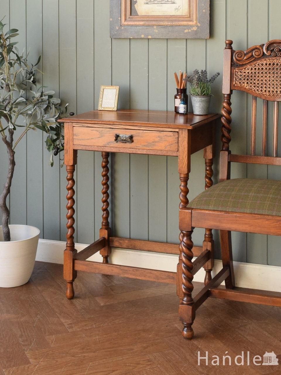 イギリスから届いたアンティークのコンソールテーブル、マホガニー材の