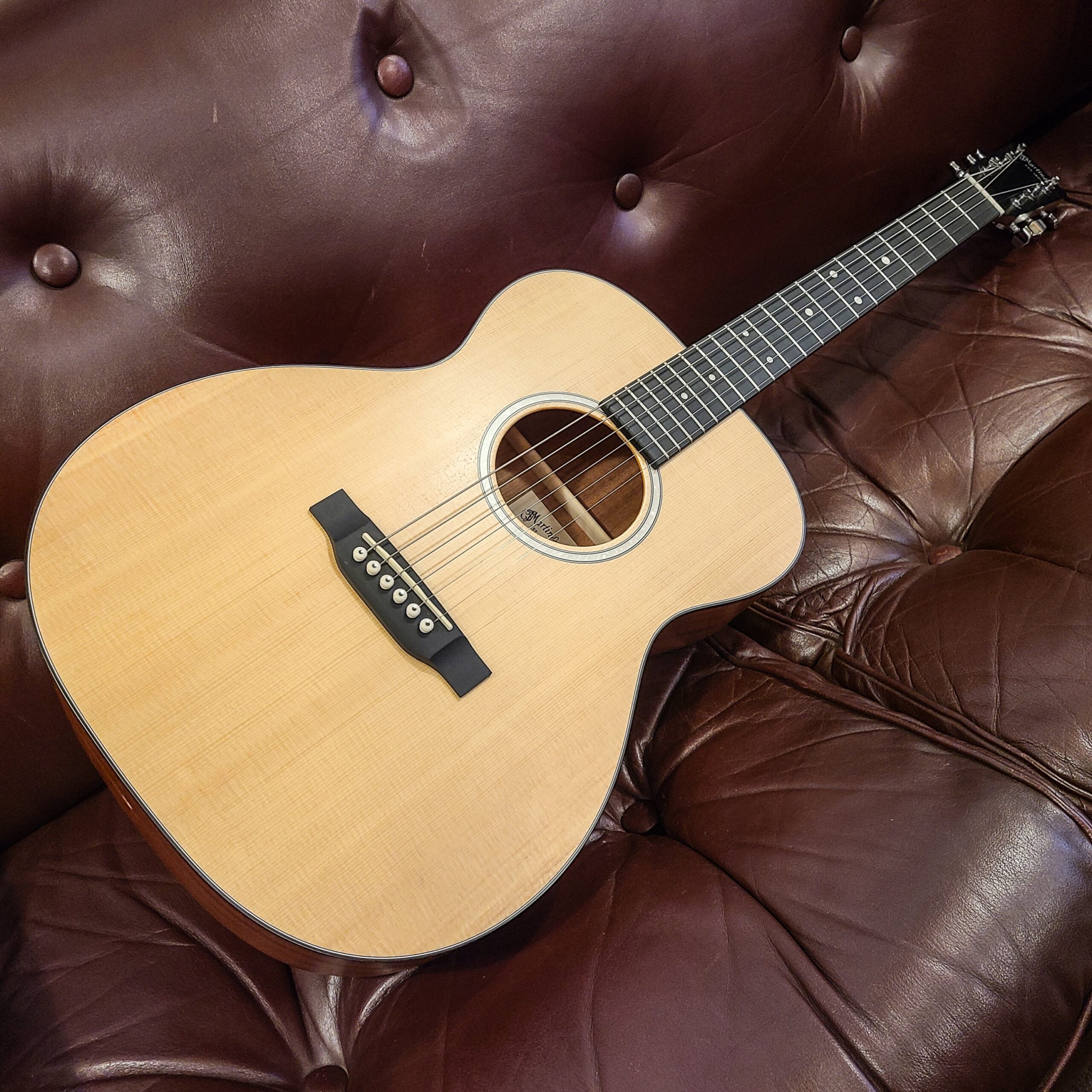 Martin『000JR-10』 ミニアコースティックギター (スプルース単板