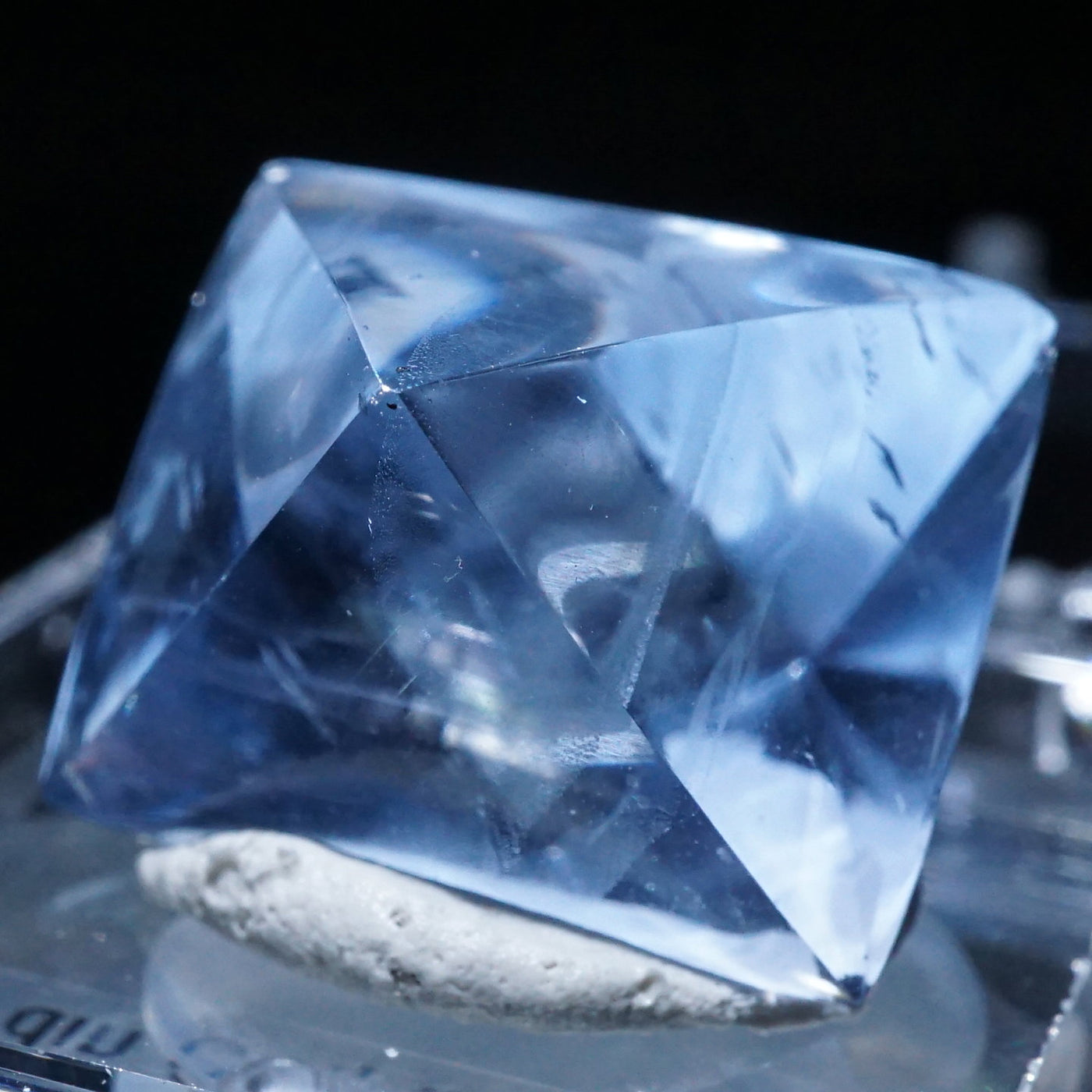 イリノイ州 Cave in Rock産 蛍光八面体フローライト (Polish) – 天然石