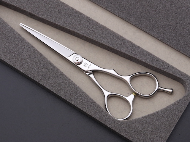 新品未使用 カットシザー ハサミ 女性や手の小さい方に最適サイズ プロ