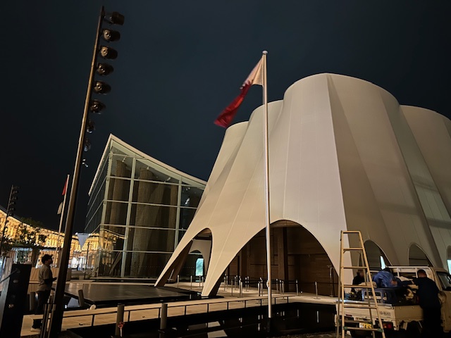 大阪万博 カタールパビリオン 3点 トロフィー 傘 パズル EXPO 2025