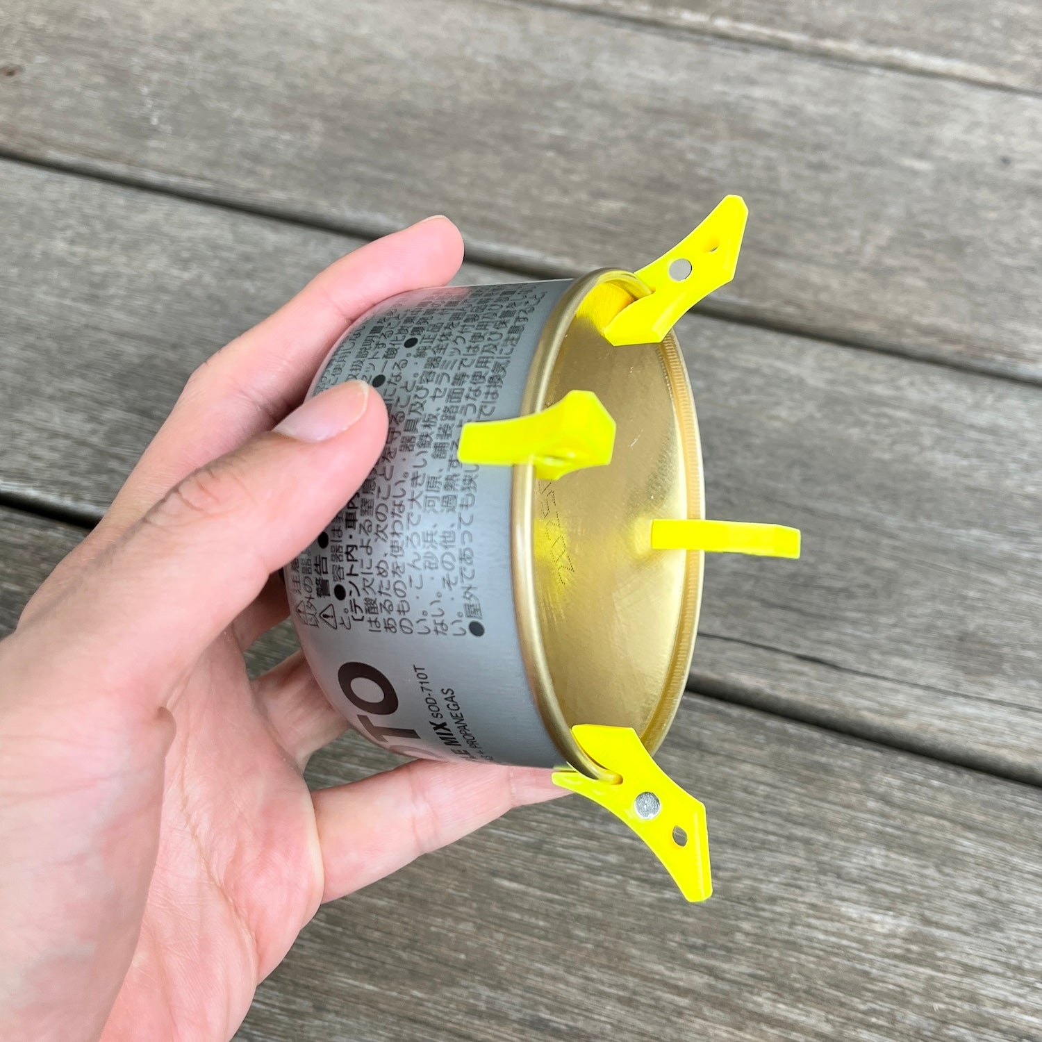 ガス缶用の超小型安定脚 Clip Stabilizer（HATCH限定カラー）