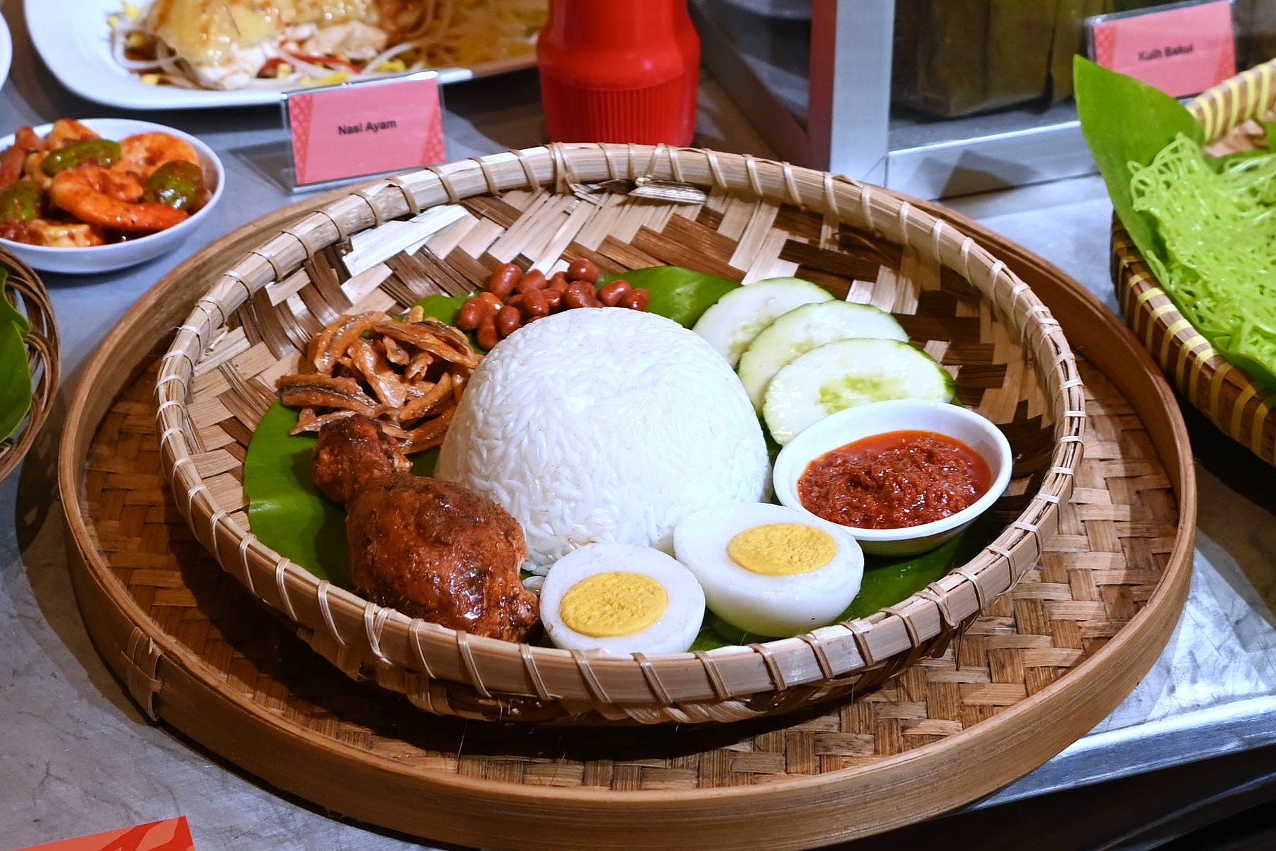 まるで本物！ 万博マレーシア館の“食品サンプル”を専門家視点で解説 – WAU