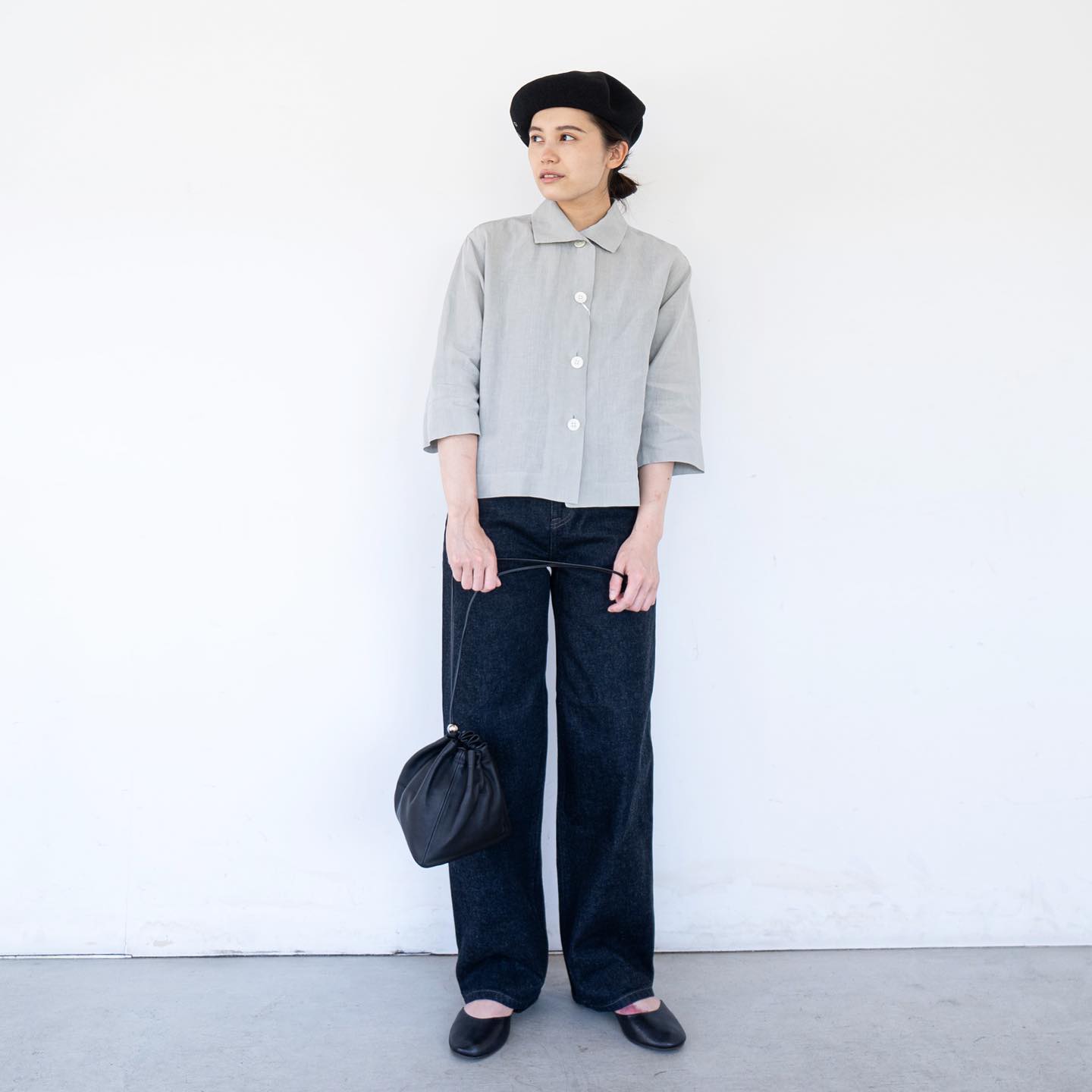 女性らしくきれいに履ける EDWIN × MARGARET HOWELLのデニムトラウザー