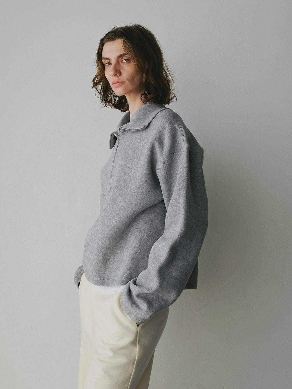 ビッグカラーハーフジッププルオーバー | Cut and sew | HER. Online Store