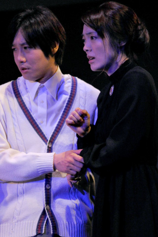 歴代公演：悪魔が来りて笛を吹く | 劇団ヘロヘロQカムパニー