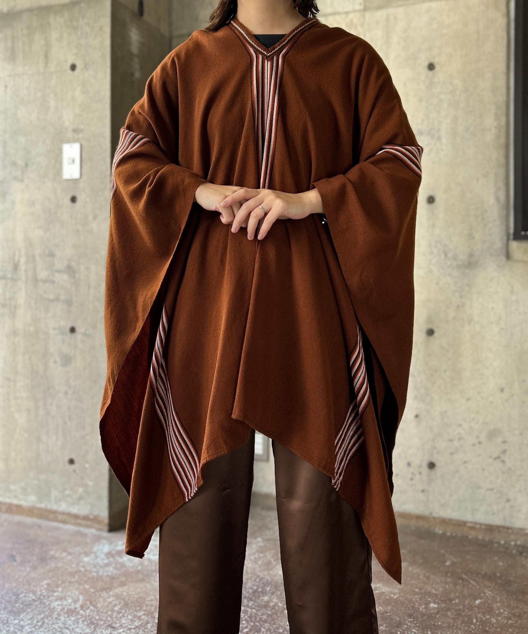Brown Line Poncho – H アッシュ