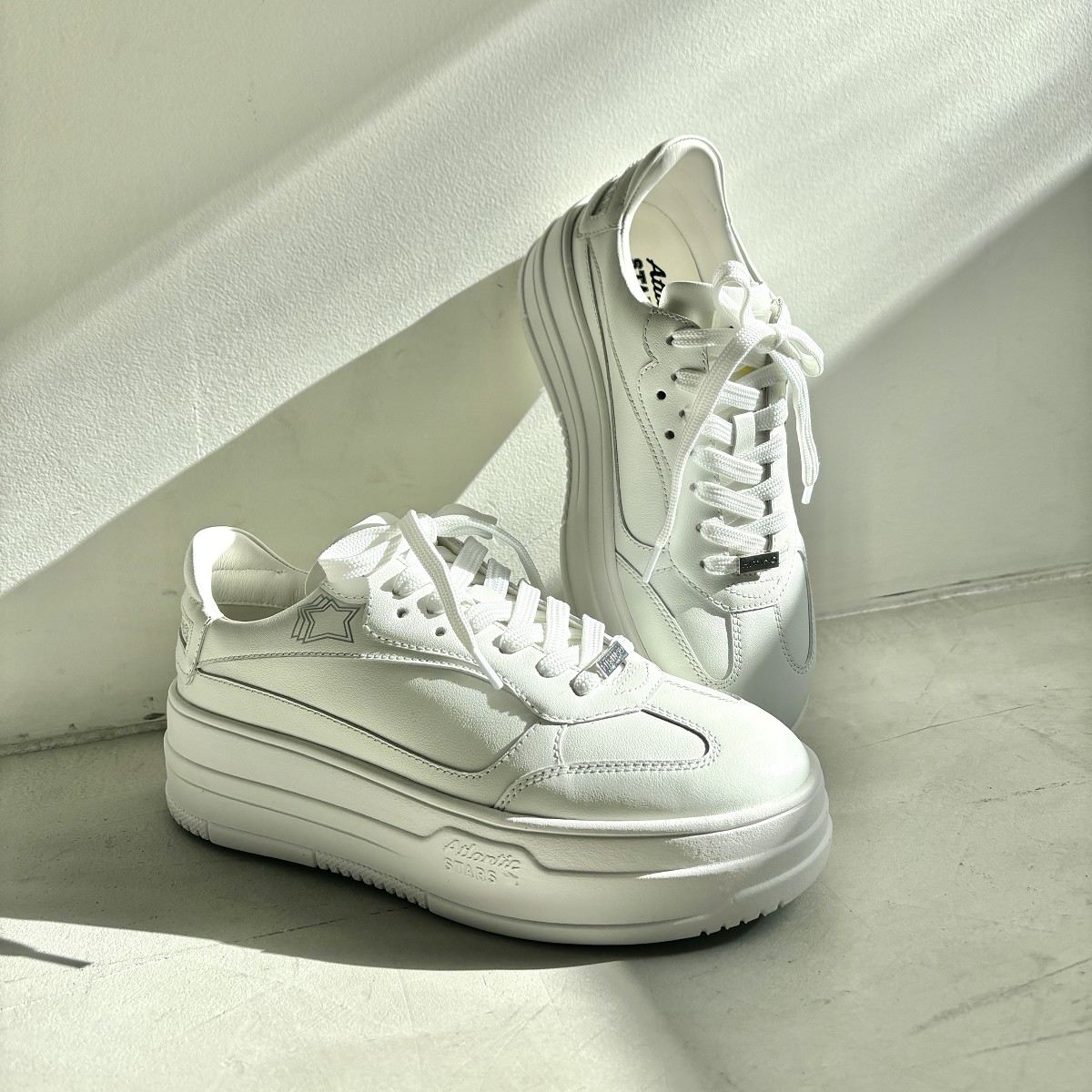 未使用級✨卑弥呼 HIMIKO クロスデザイン 袋付き 24.5 ホワイト白