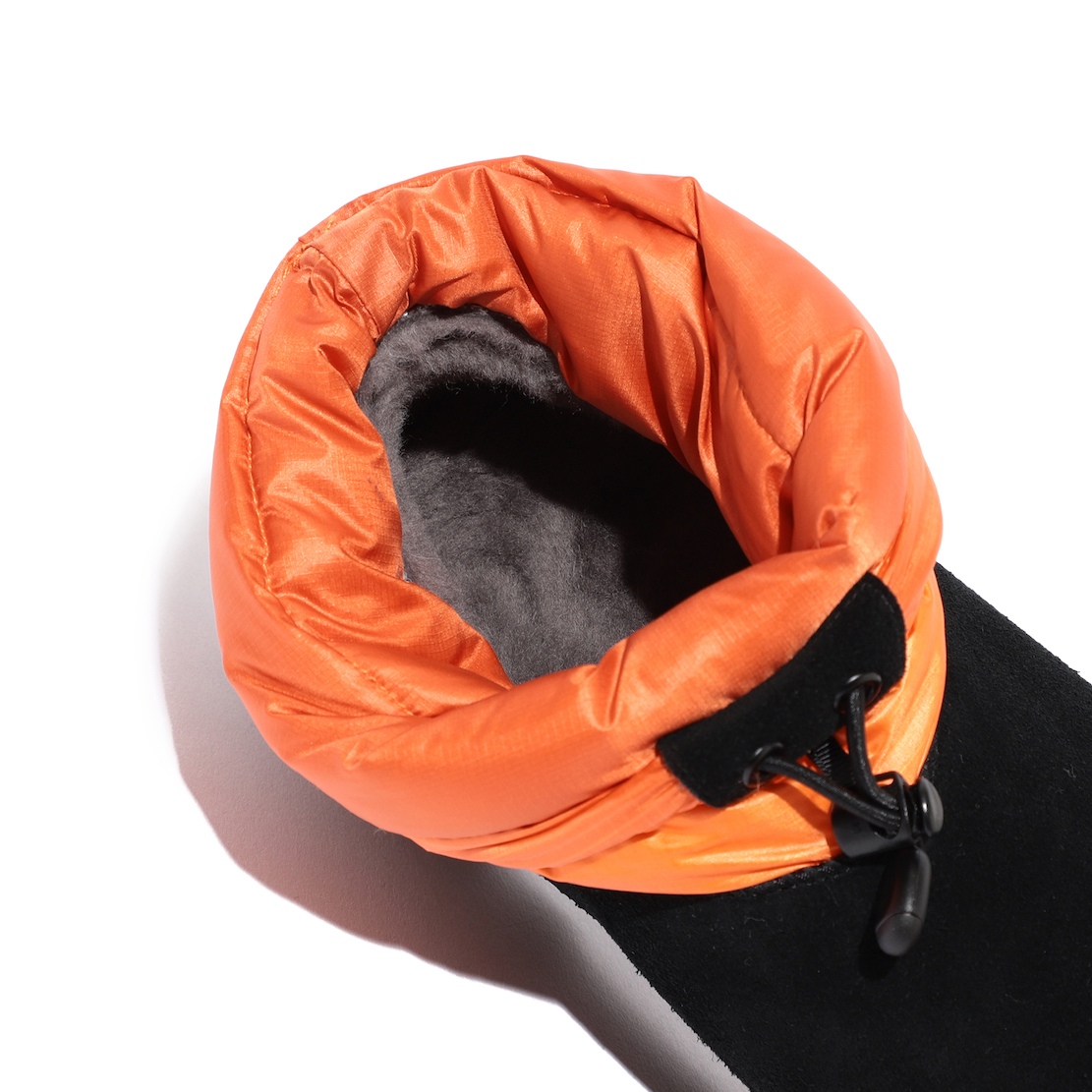 UGG® × Rocky Mountain Featherbed × BEAMS、トリプルコラボブーツが