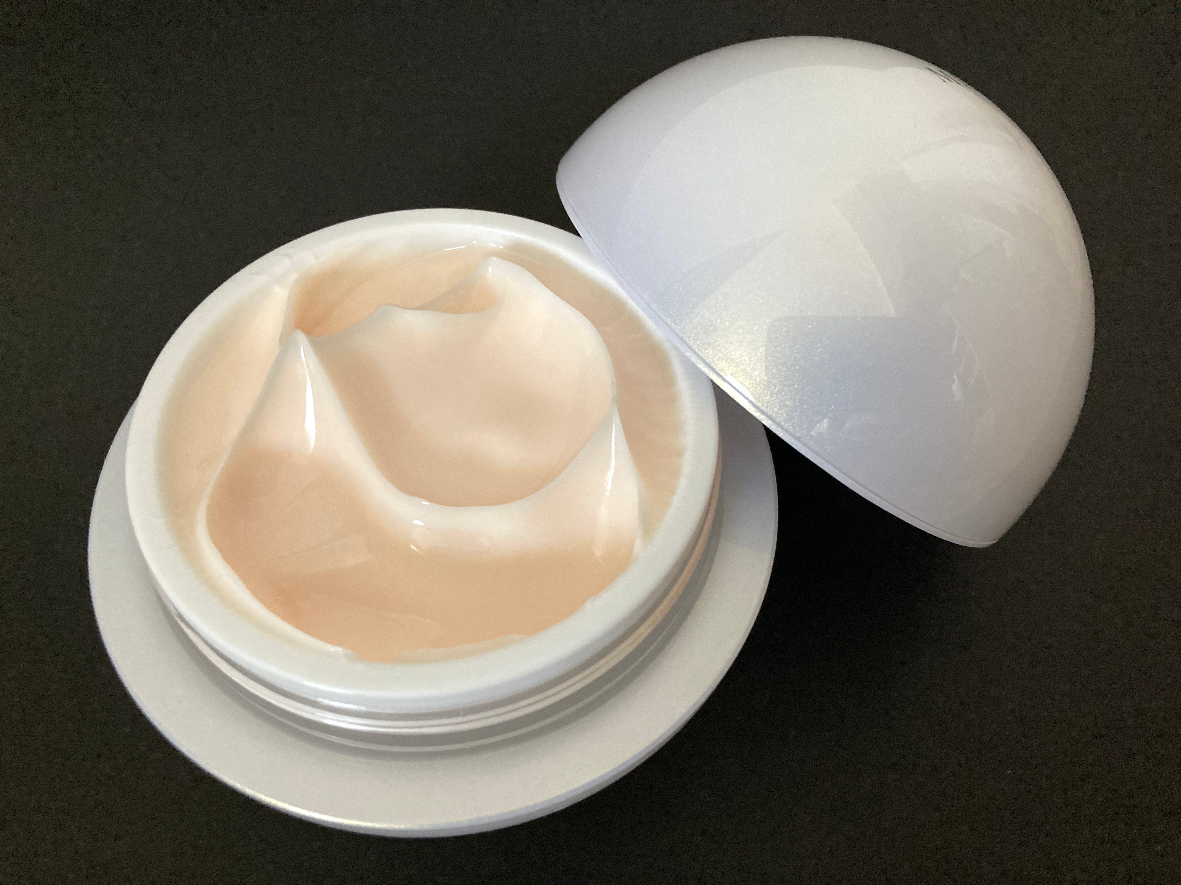 ミキモトのネック・デコルテ・ハンドクリームでデコルテ磨き【麻生綾の