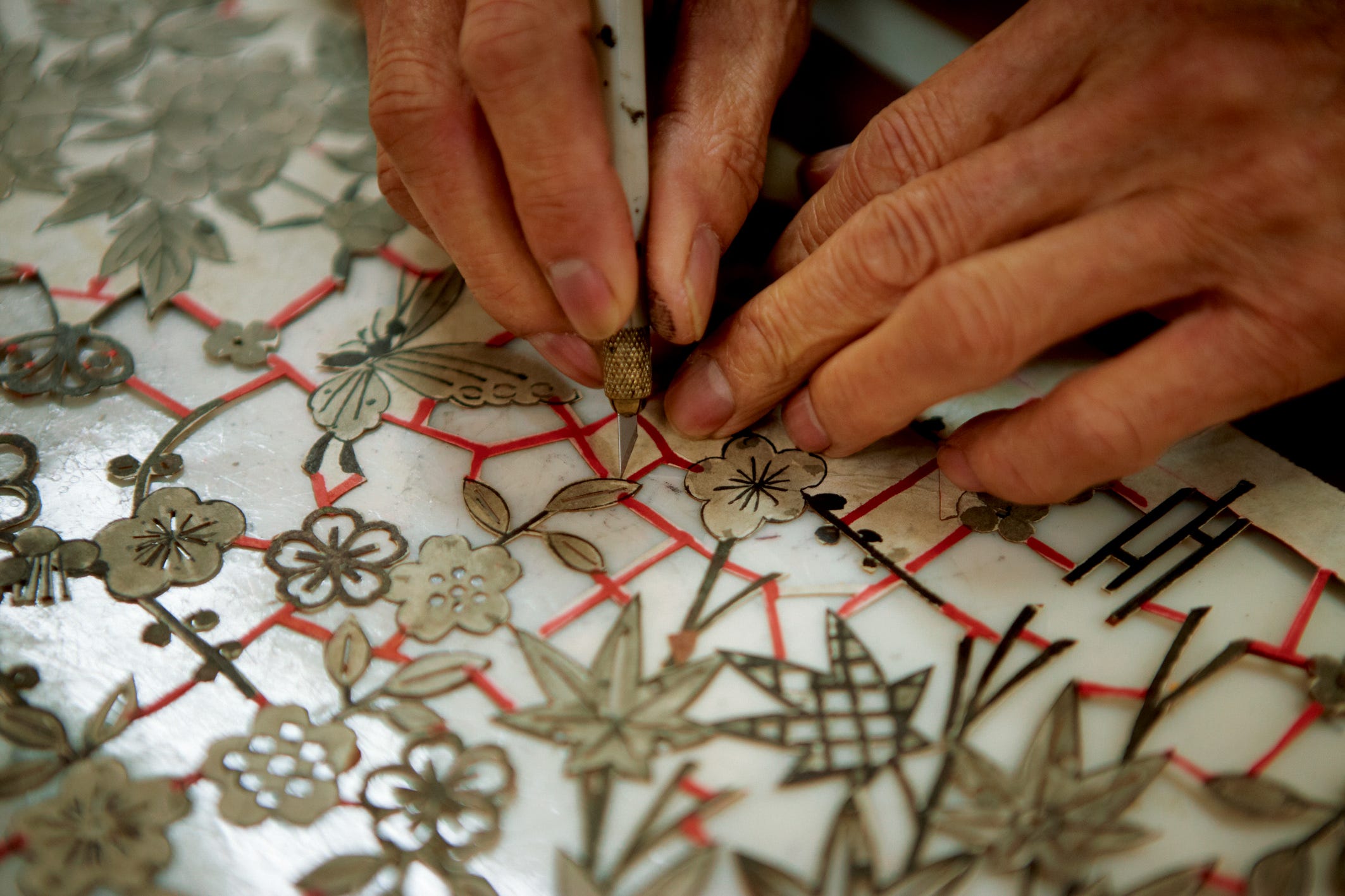 岡本隆志さん・紘子さんの型絵染。自在なる工芸の味わい［真野響子が