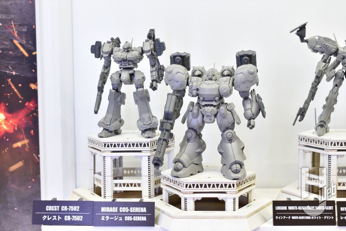 ストラクチャーアーツ アーマード・コア「vol.1」「vol.2」の8体が展示