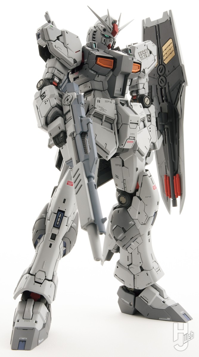 RG νガンダム」をNAOKI流アップデート！ オプション装備を複数使用し