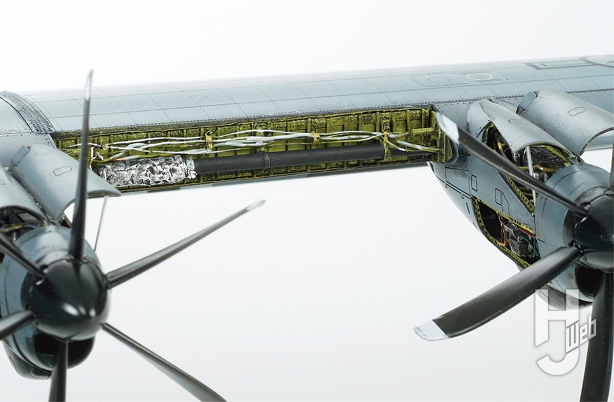 軍用輸送機「C-130J-30」の最新キットをとことん遊び倒す！【ズベズダ