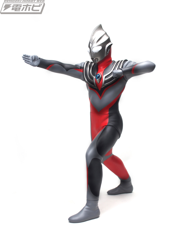 ウルトラマンティガ』スーツアクターの権藤俊輔氏、中村浩二氏の体型に