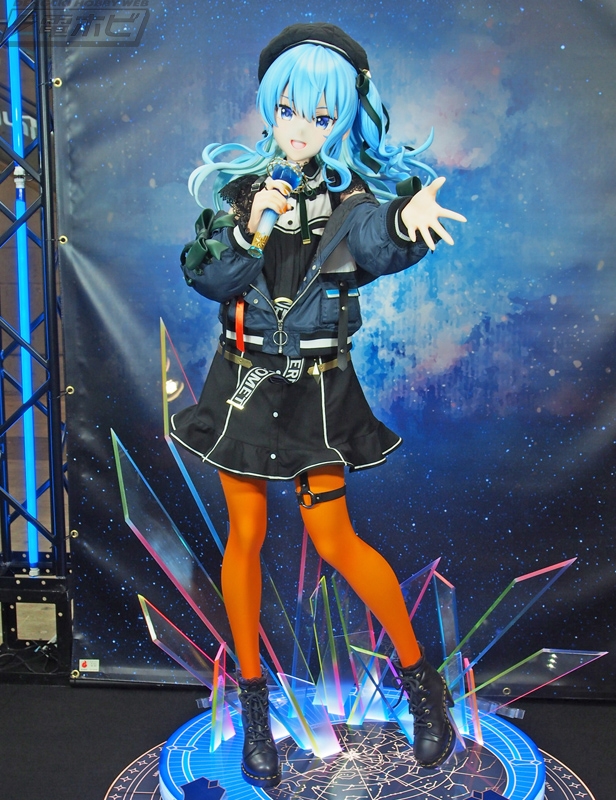 デザインココブースでは「ホロライブ」星街すいせいさんの等身大