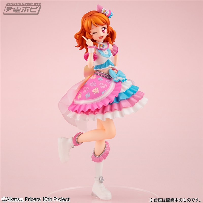 アイカツ！×プリパラ THE MOVIE』スターパラダイスコーデを身にまとっ