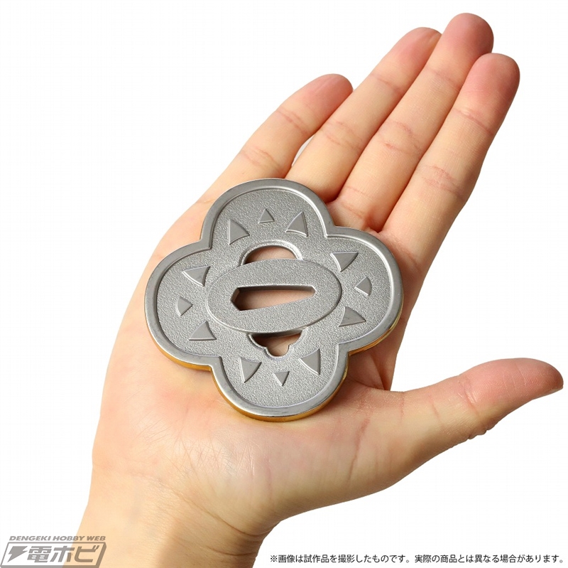 鬼滅の刃』竈門炭治郎、我妻善逸、冨岡義勇の「日輪刀」の鐔（つば）が