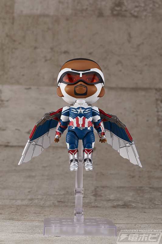 新デザインのスーツは肩のロゴまで丁寧に再現！『ファルコン