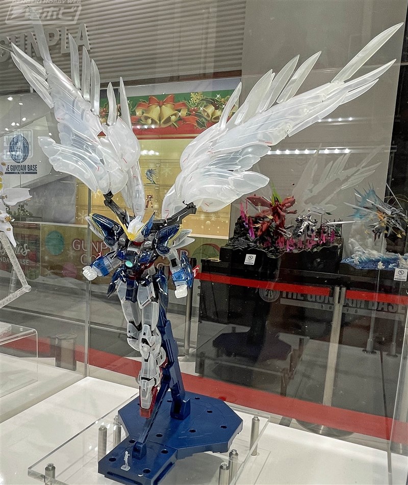 クリア成形のウイングが美しい限定ガンプラ！「MG ウイングガンダム