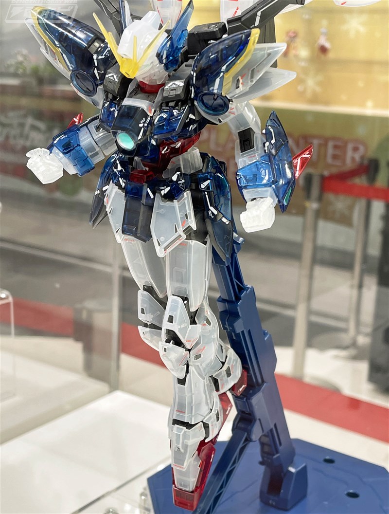 クリア成形のウイングが美しい限定ガンプラ！「MG ウイングガンダム