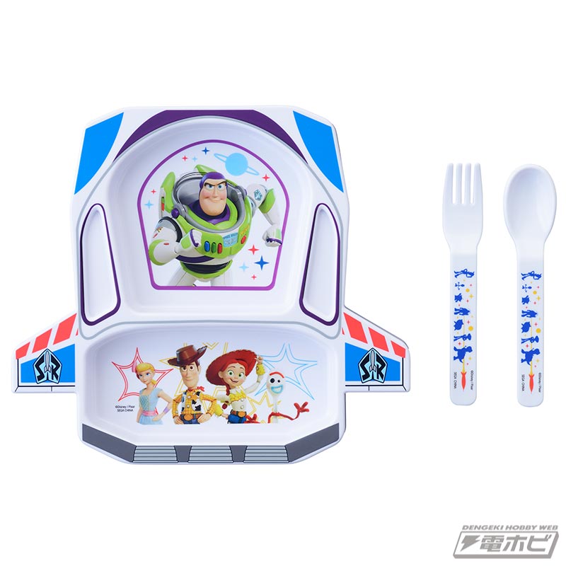 トイ・ストーリー』のランチプレートや水鉄砲で楽しいひと時を