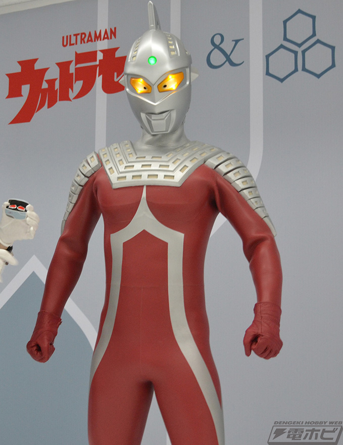 限定！『ウルトラセブン』55周年記念／完全ワイヤレスイヤホンZE3000
