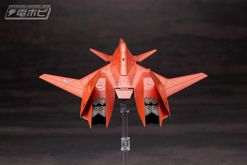 機首部のパーツ差し替えでTLS発射形態へと変形可能！フライト