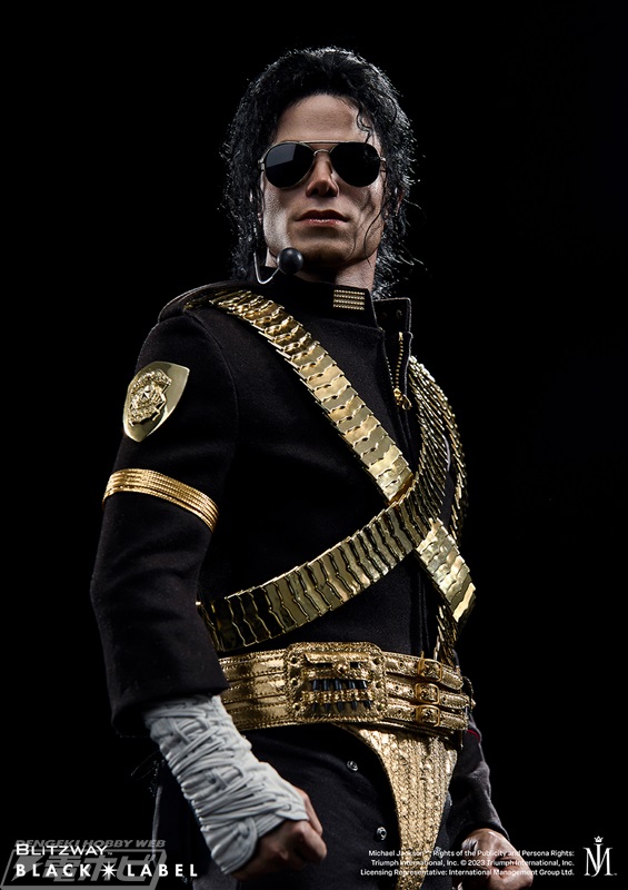 息を呑むほどリアルな姿！デンジャラス・ワールド・ツアーのステージに