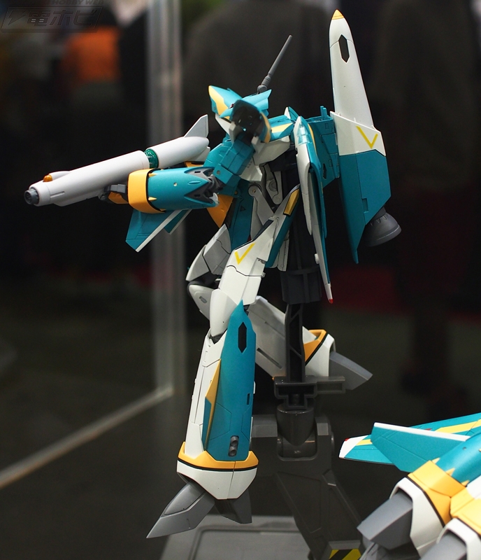 マクロス』シリーズより「1/60 完全変形 VF-5000G スターミラージュ