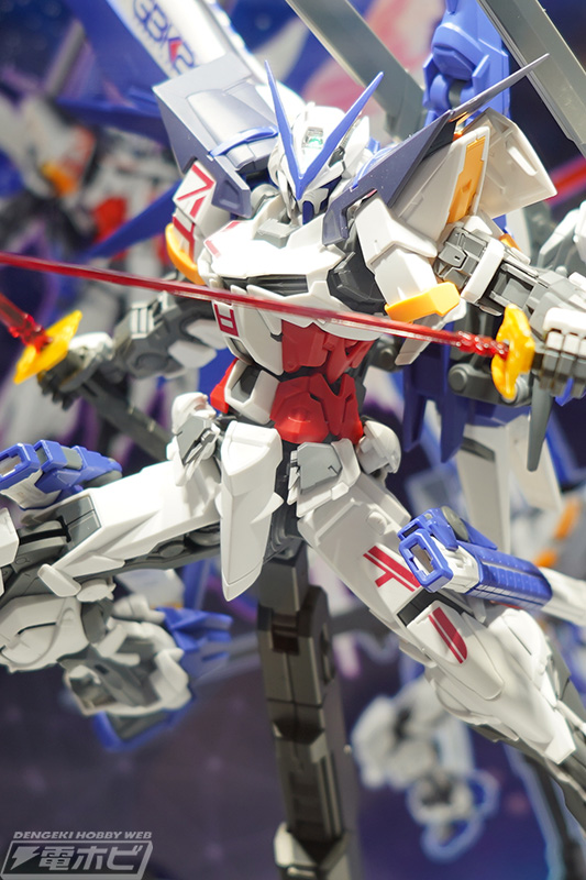 韓国限定ガンプラ「MG GBK-20 ガンダムアストレイ」が展示！「HG