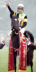 朝日杯名勝負】サンデーサイレンス産駒初のG1優勝 フジキセキが放っ