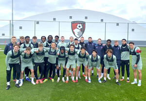 サッカー日本代表MF三笘薫、「工藤壮人選手ありがとうオークション