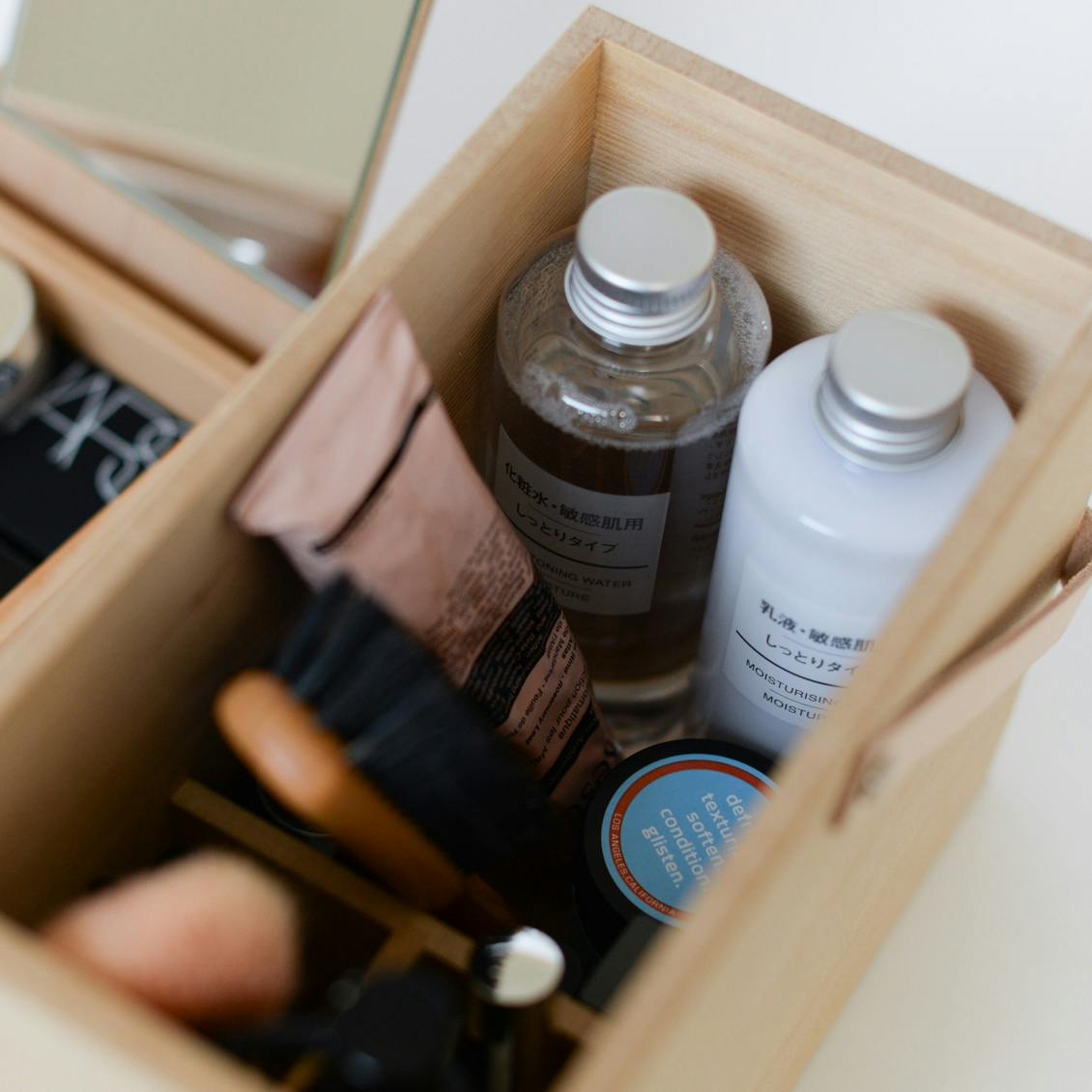 私らしい一日のはじまりに」道具も気持ちも整うメイクボックス - 北欧