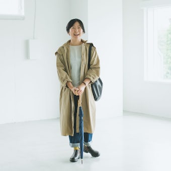 自転車もノーストレス」晴れの日も着たいレインコート（バッグ付き