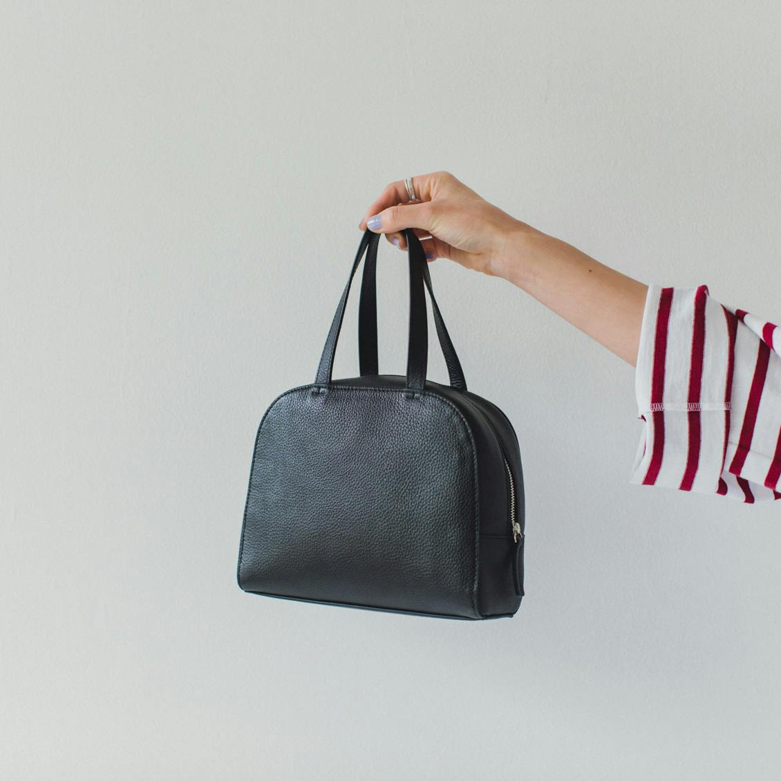 装いを、ちょっと特別に」レザーのミニハンドバッグ / ボストン - 北欧