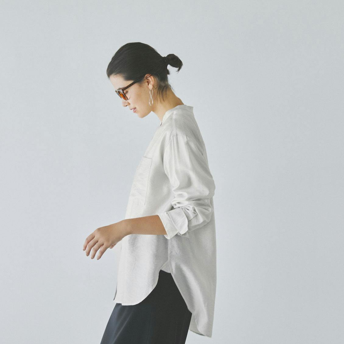 とろんと光って揺れる」程よくシアーな羽織りブラウス - 北欧、暮らし