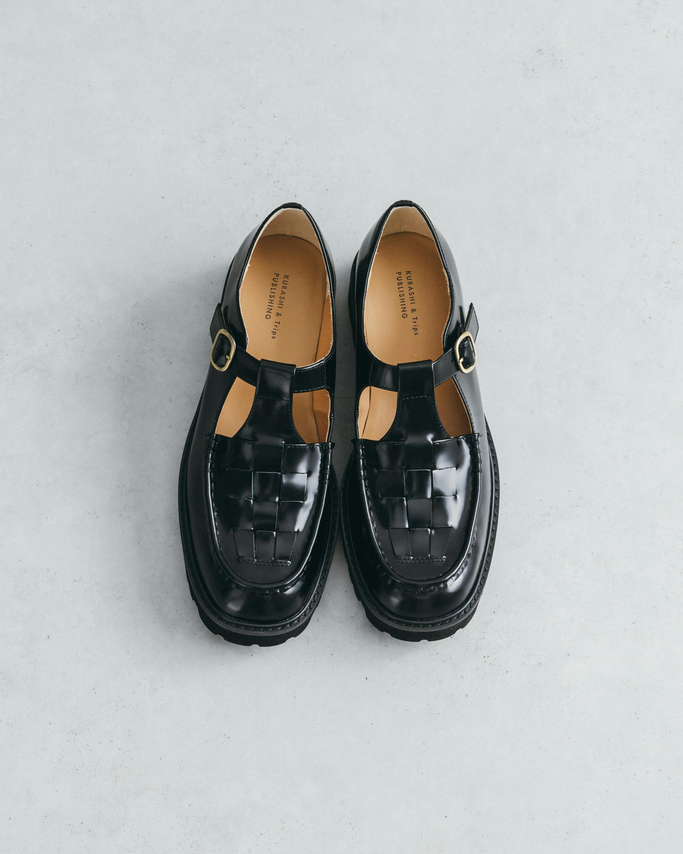 つま先踊る、大人の相棒」こだわりソールのTストラップシューズ / 牛革