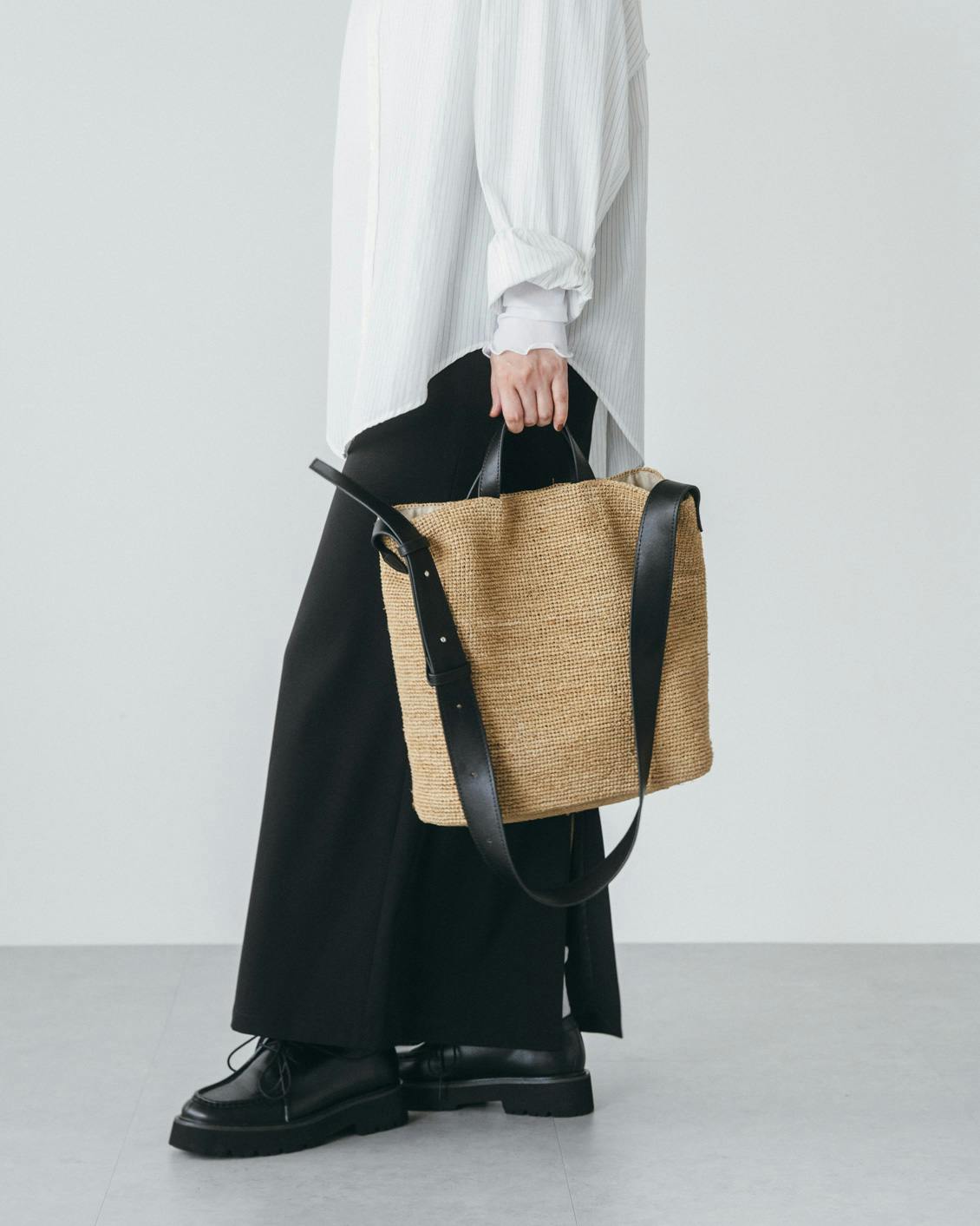 品よく、たっぷり」ラフィアのショルダートートバッグ - 北欧、暮らし