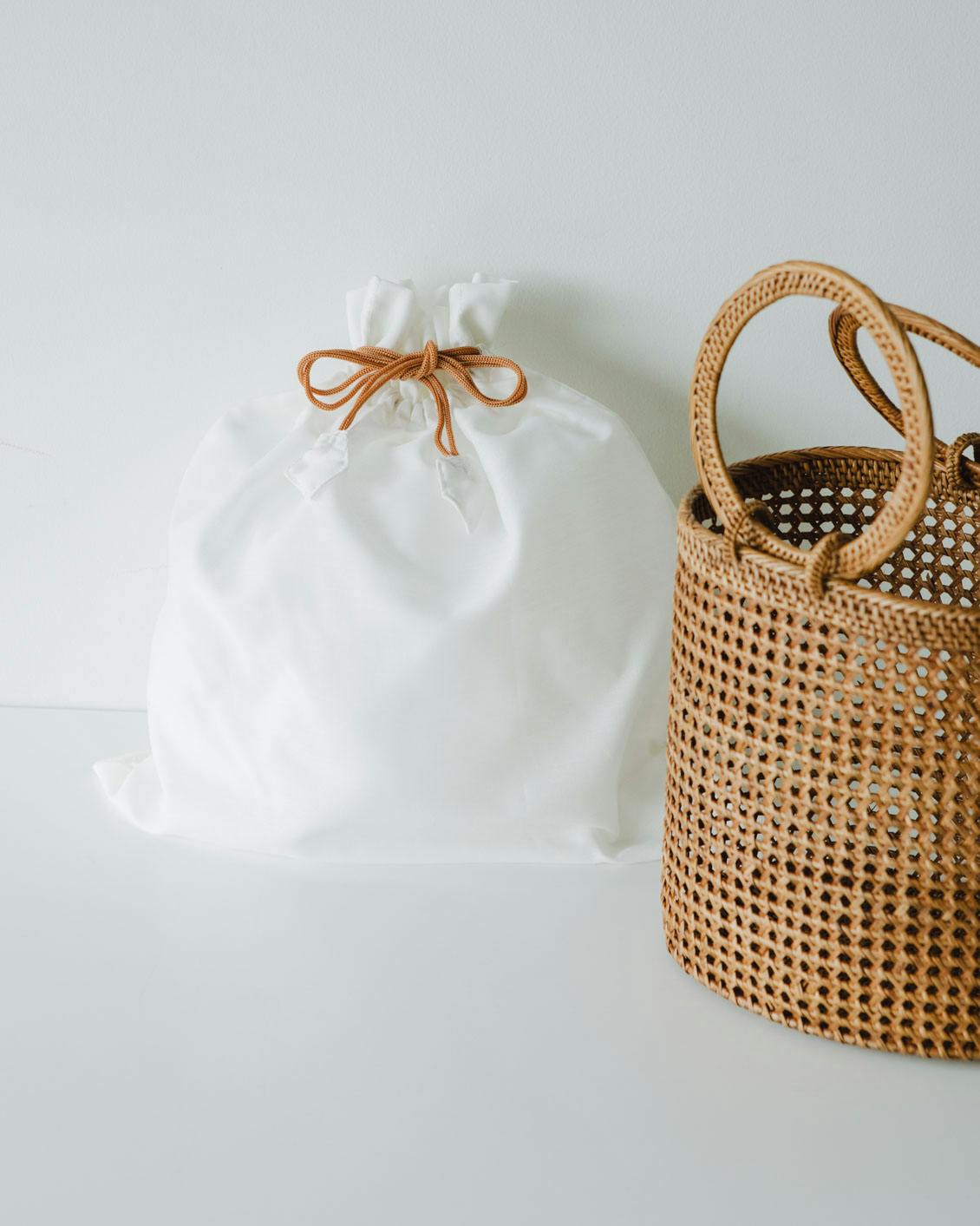 hinthint / アタ素材の透かし編みカゴバッグ - 北欧、暮らしの道具店