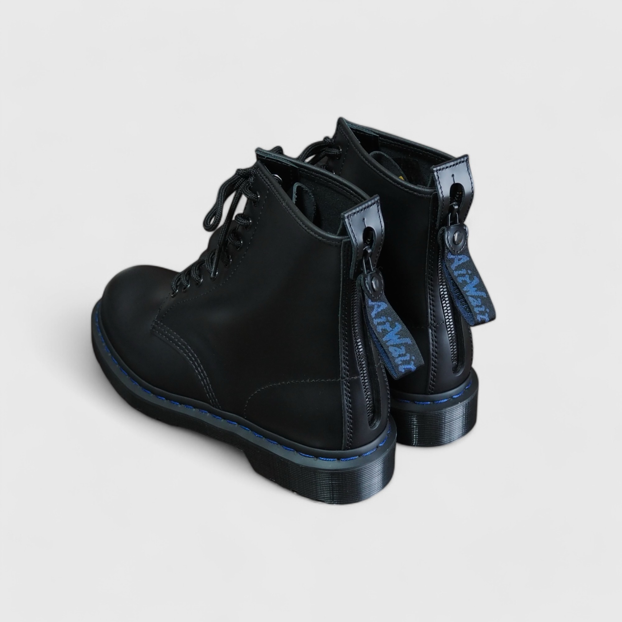 Dr.Martens(ドクターマーチン) 1460 8ホール ネイビーステッチのバック