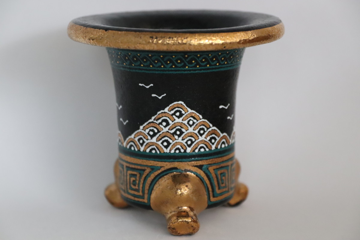 明治 香蘭社 染錦褐地三友鳳凰文輪花鉢 ブラックホーソン 明治 香蘭社