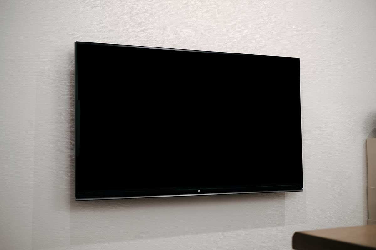 リビングの壁掛けテレビはLG 55UF8500！デザイン重視で選びました