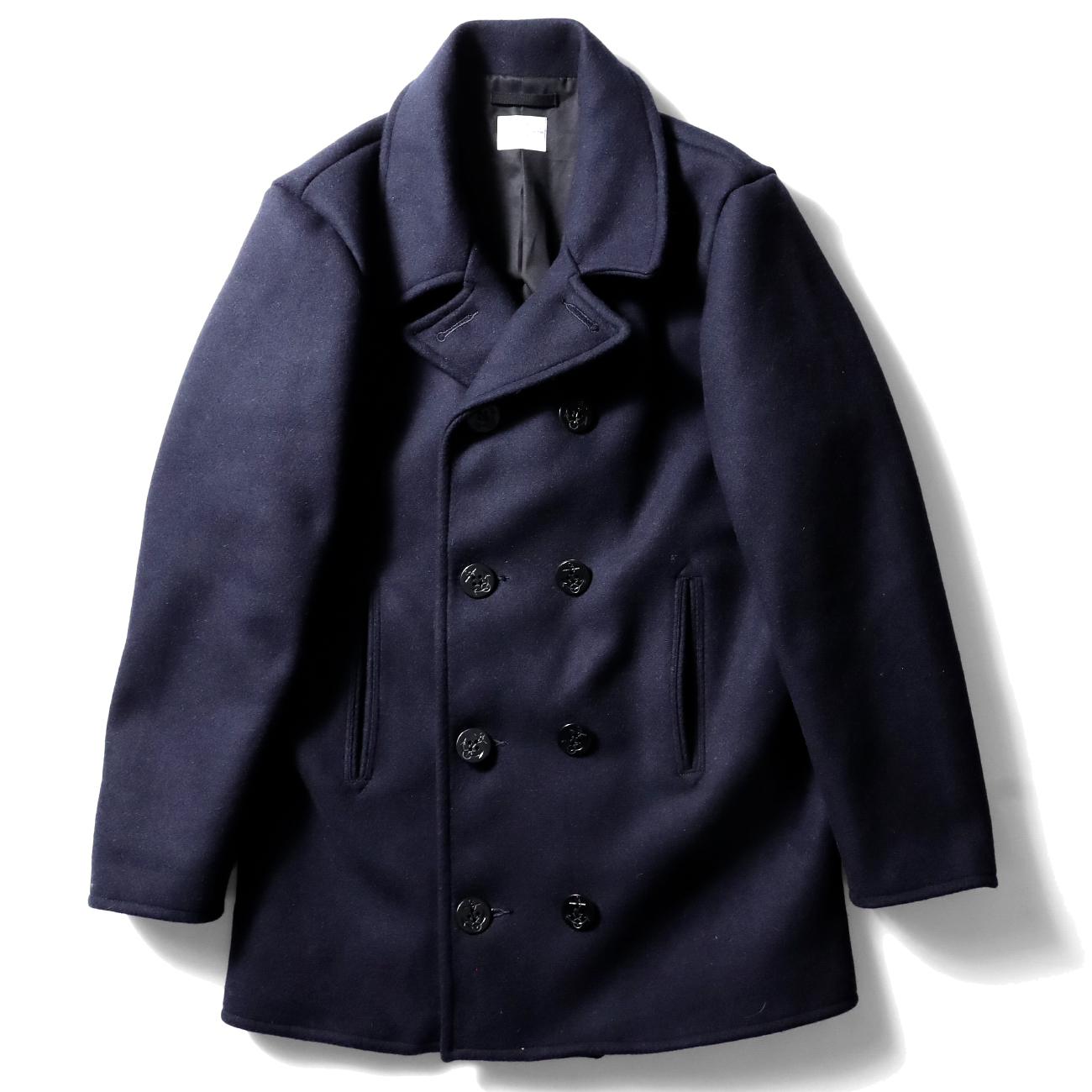 国内産の重厚なメルトンを贅沢に使用したU.S. NAVYタイプの『Pコート